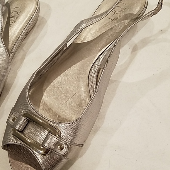Ann Taylor LOFT silver flats size 8 - Picture 2 of 7